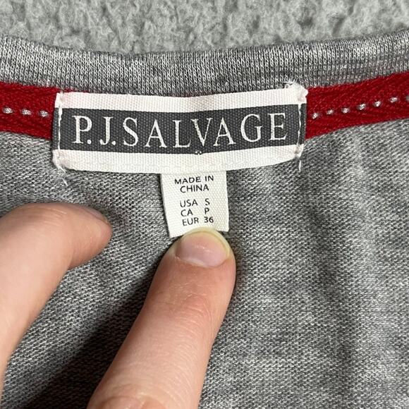 P.J. Salvage Pajama Top Small Long Sleeve Floral Rose VNeck Gray Red Light Shirt - Picture 7 of 11